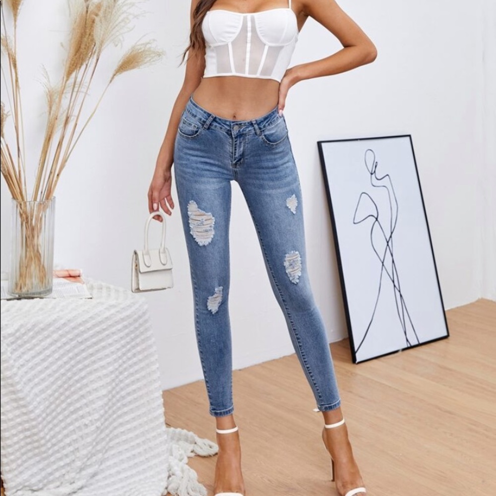 Super stretchy super sexy distressed jeans size XS New! Very comfy!!! Med Blue